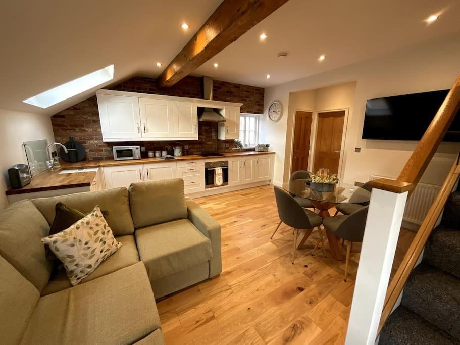Apt D In Old Grade 2 Converted Farmhouse Market Weighton Esterno foto